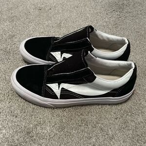 Vans Old Skool Warp men’s 7.5 women’s 9 black and white